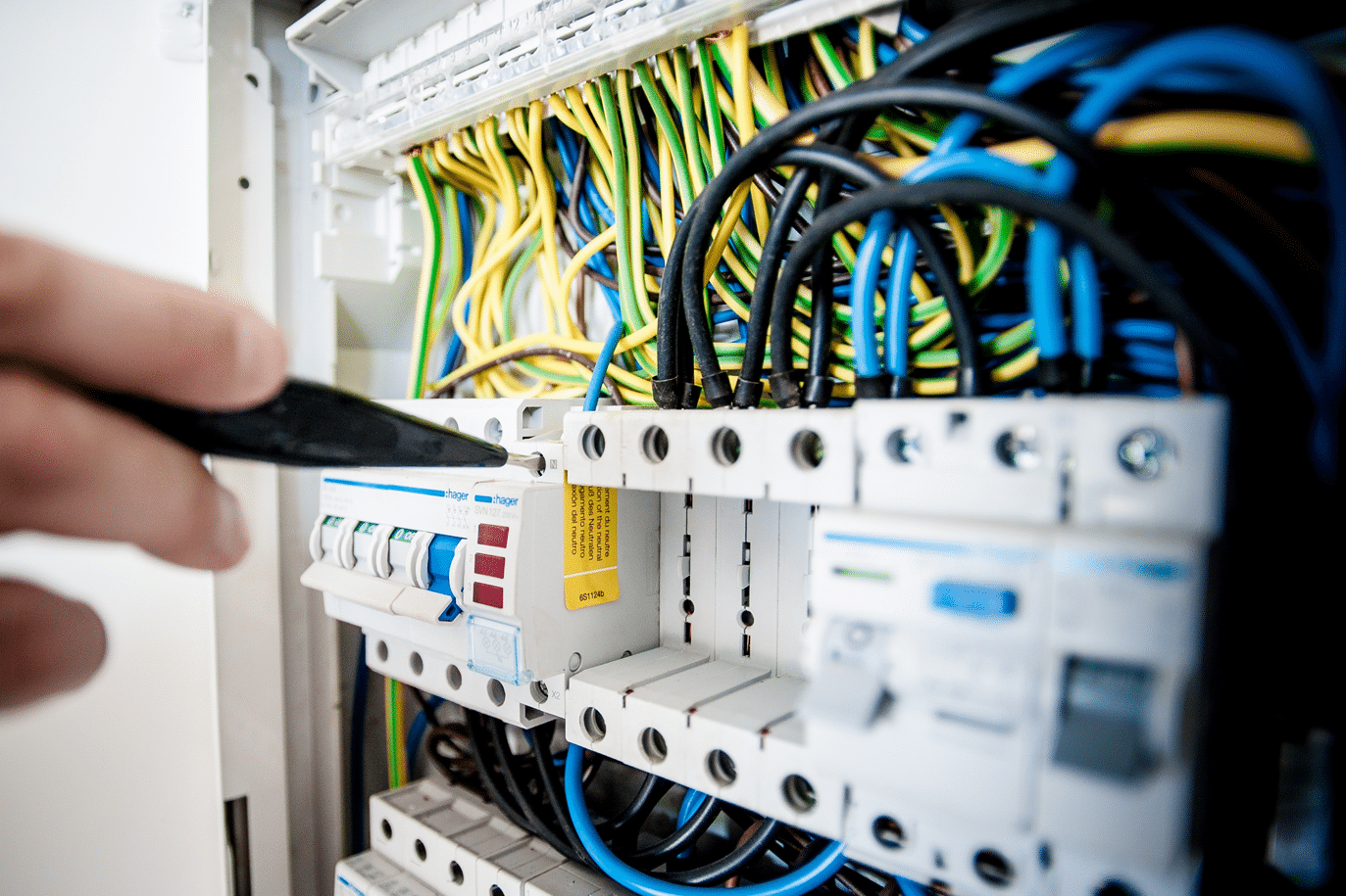 Saiba tudo sobre manutenções preventivas e corretivas nas instalações elétricas